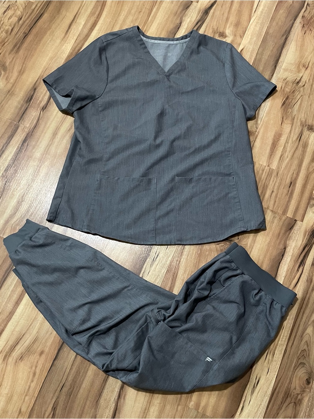 Fabletics MotionTech Medical Scrub Set Heather Gray V-Neck Top Joggers XXL 1X